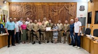 Câmara realiza sessão com homenagens e aprovação de projetos