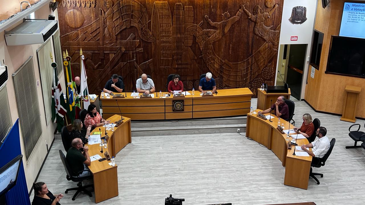 Vereadores debatem temas diversos na última sessão de março