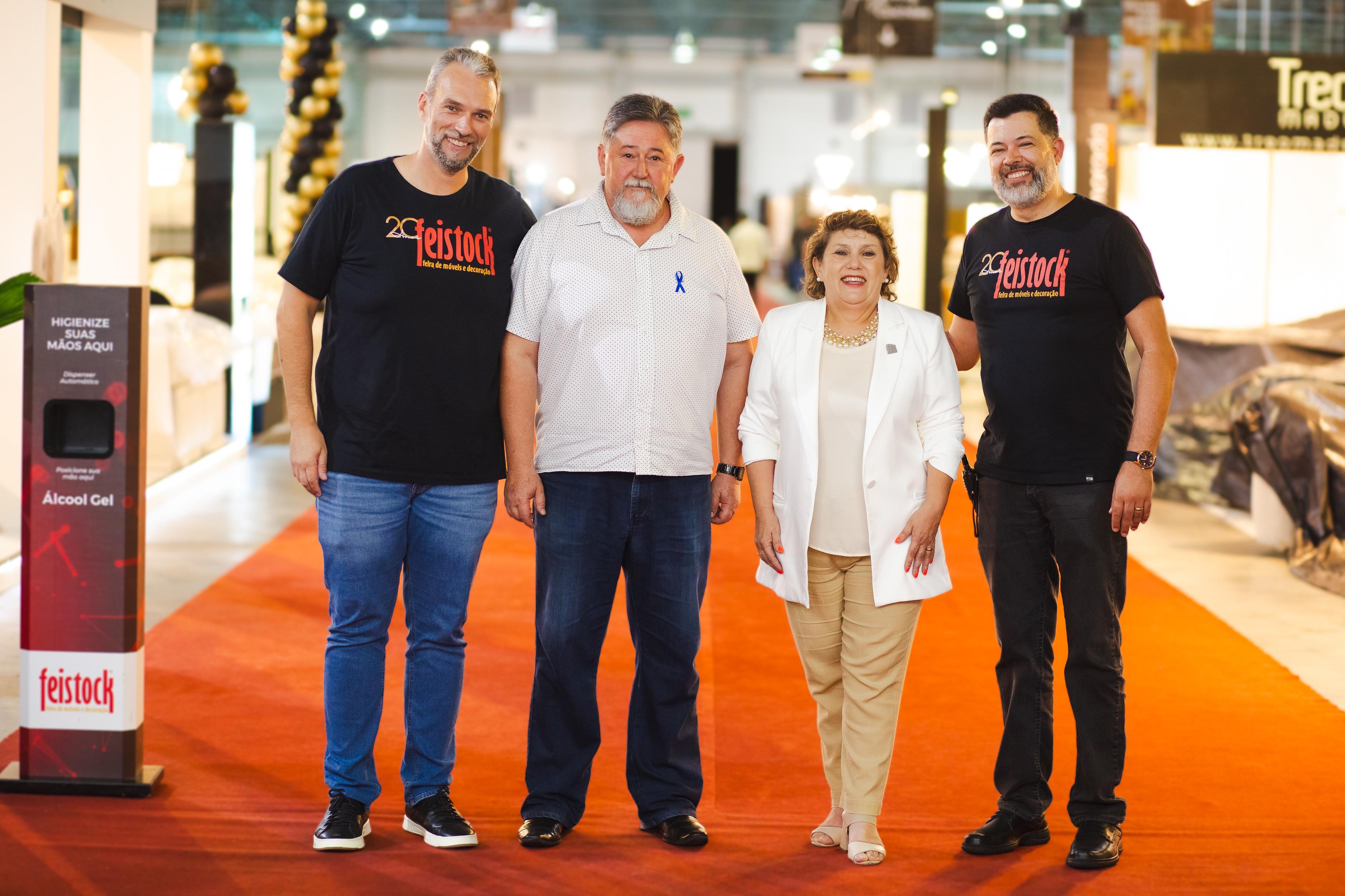 Vereadores participam da abertura da Feistock